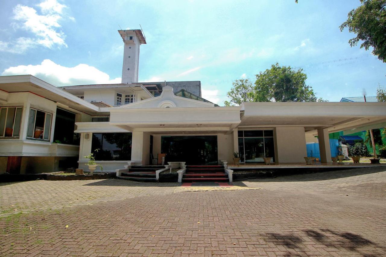 Oyo 2360 Hotel Rio 明古鲁 外观 照片